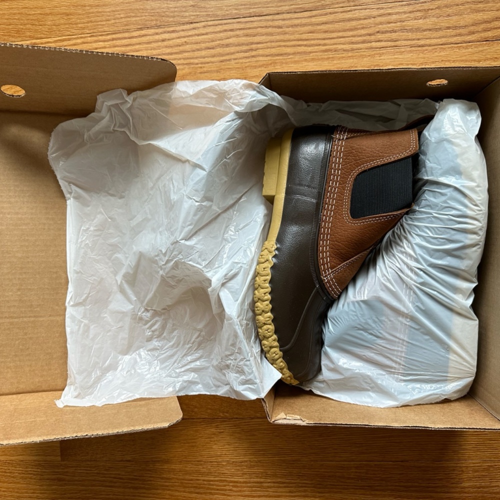 Brand New, never worn, LL Bean 6.5" Chelsea Boot - Picture 5 of 8